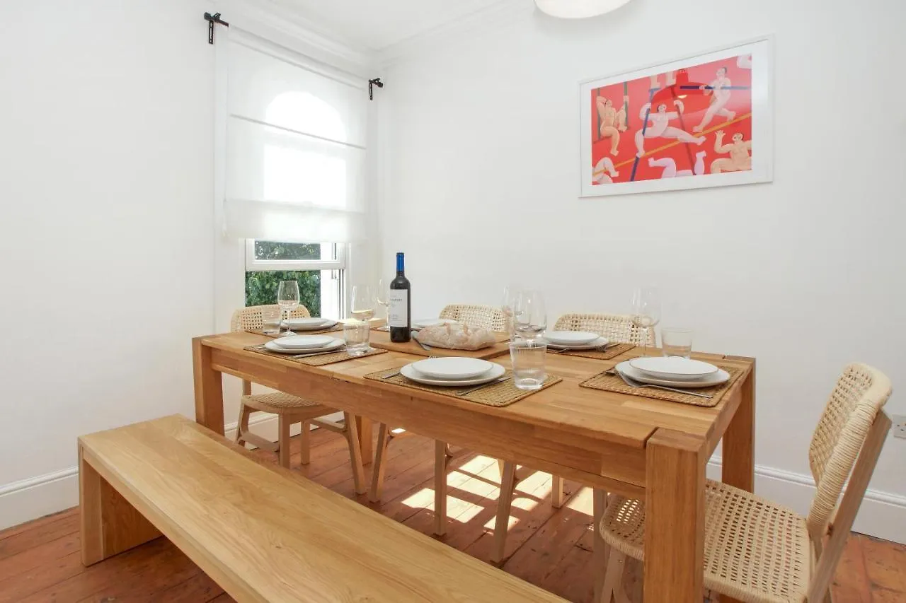 Bright, Stylish & Cosy 3-Bed Flat Near Mile End Apartment London