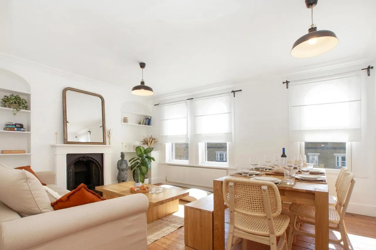Bright, Stylish & Cosy 3-Bed Flat Near Mile End location