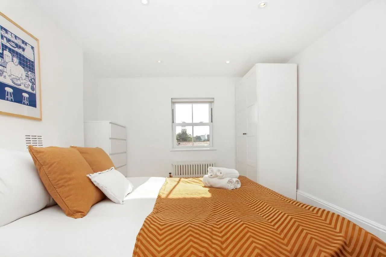Bright, Stylish & Cosy 3-Bed Flat Near Mile End Apartment London 0*,  United Kingdom